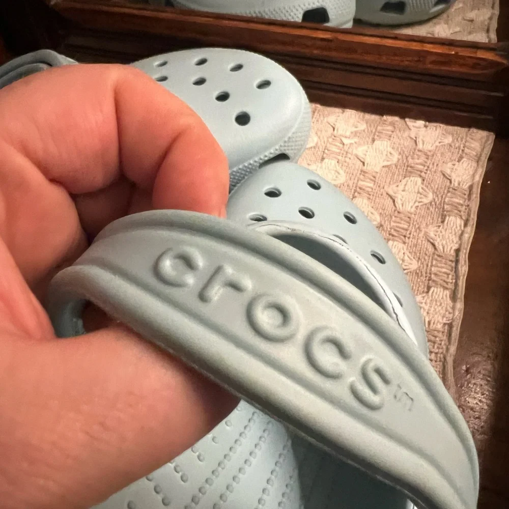CROCS comfortable slip